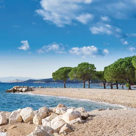 1 Bedroom Lovely In Διαμέρισμα Jadranovo