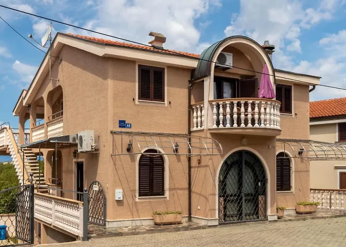 1 Bedroom Lovely In