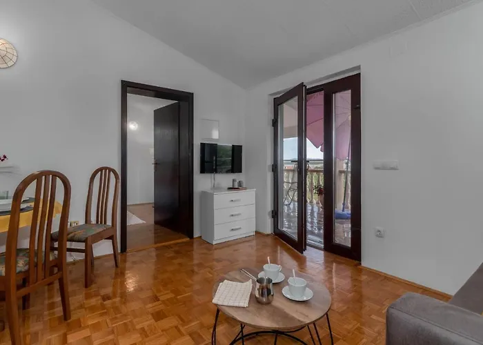1 Bedroom Lovely In Lägenhet