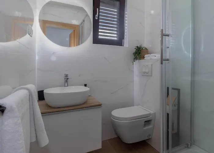 1 Bedroom Lovely In Lägenhet