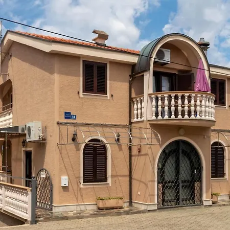 1 Bedroom Lovely In