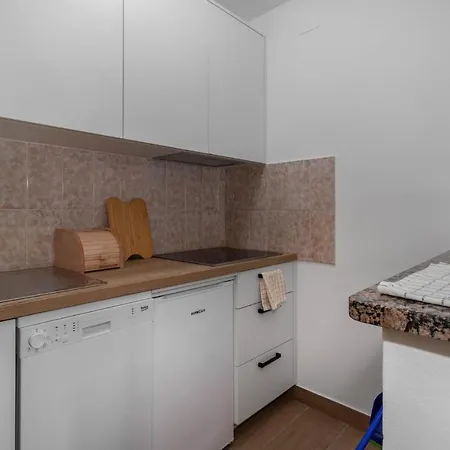 1 Bedroom Lovely In * Jadranovo