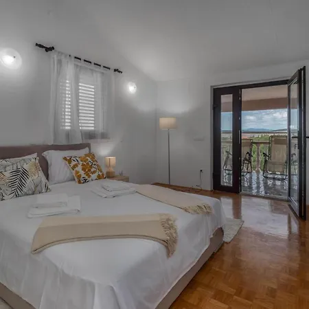 1 Bedroom Lovely In Jadranovo