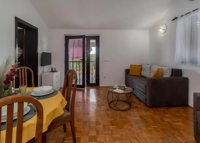 1 Bedroom Lovely In Apartmán Jadranovo