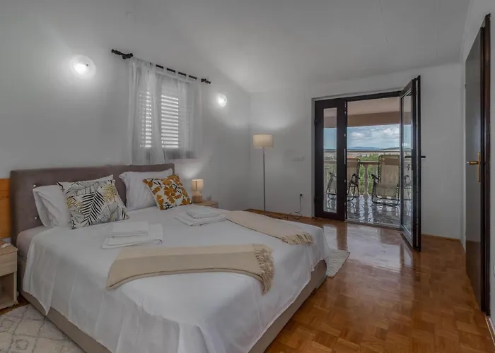 1 Bedroom Lovely In Jadranovo